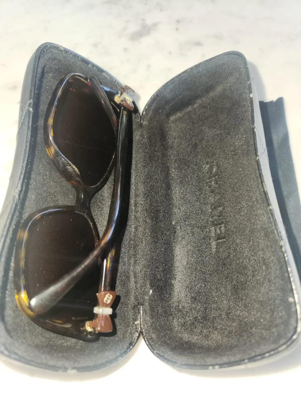 Chanel Tortoise shell Women’s Sunglasses Gold CC Logo w Chanel Case & Dust cloth